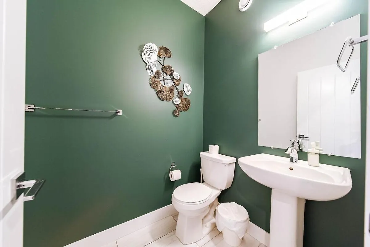 5Br-Luxury Retreat-Hot Tub-King Bed-Rogers Place-Dt Edmonton Apartment