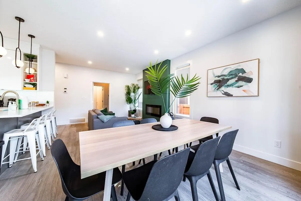 Apartment 5Br-Luxury Retreat-Hot Tub-King Bed-Rogers Place-Dt Edmonton