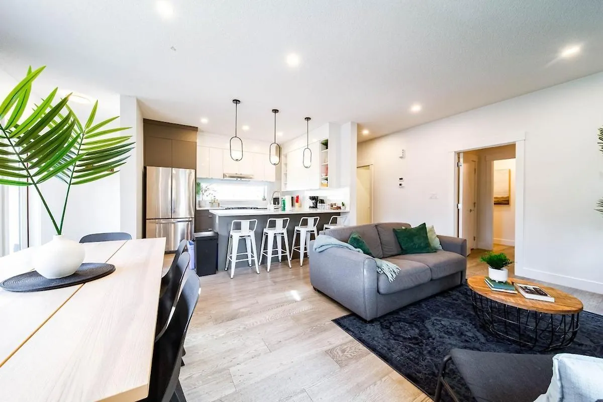 Apartment 5Br-Luxury Retreat-Hot Tub-King Bed-Rogers Place-Dt Edmonton