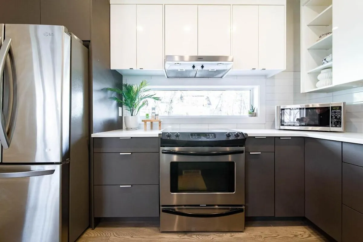 5Br-Luxury Retreat-Hot Tub-King Bed-Rogers Place-Dt Edmonton Canada