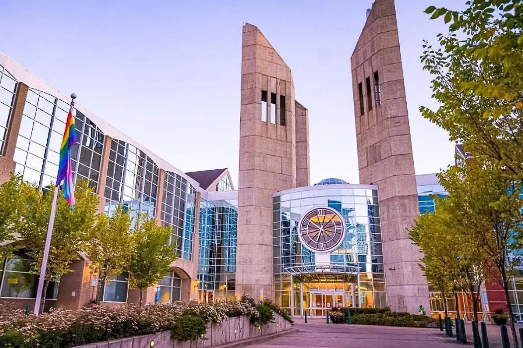 Apartment 5Br-Luxury Retreat-Hot Tub-King Bed-Rogers Place-Dt Edmonton Canada