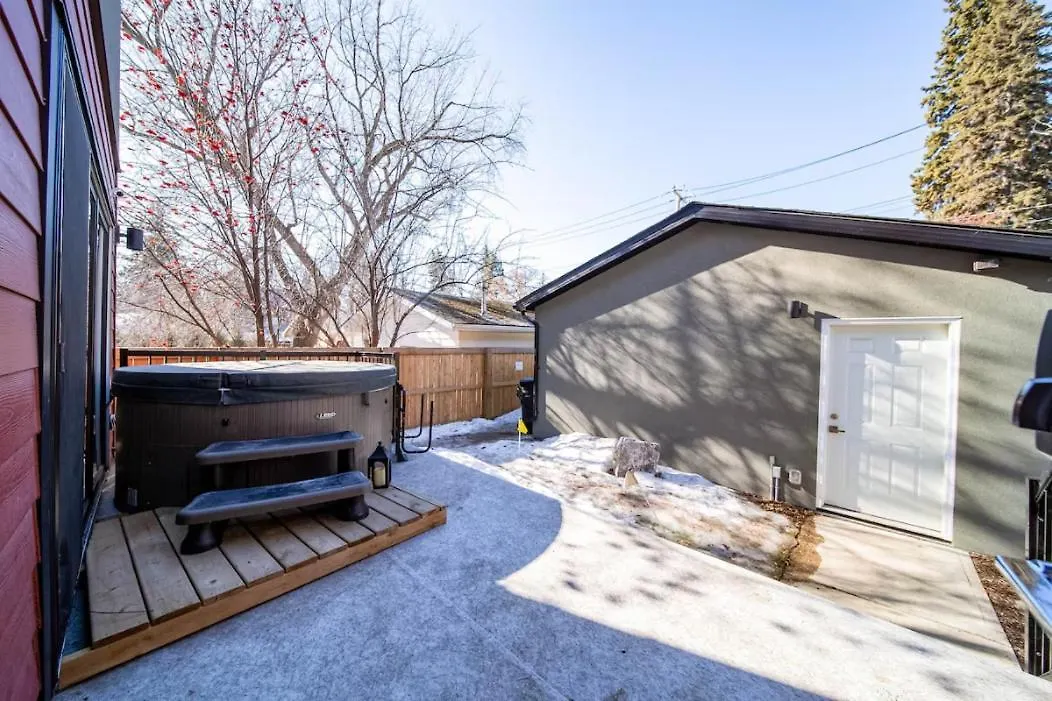 Apartment 5Br-Luxury Retreat-Hot Tub-King Bed-Rogers Place-Dt Edmonton