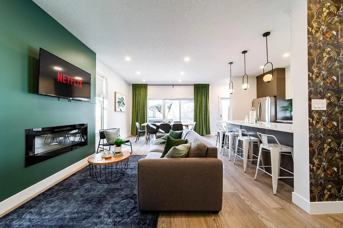 Apartment 5Br-Luxury Retreat-Hot Tub-King Bed-Rogers Place-Dt Edmonton