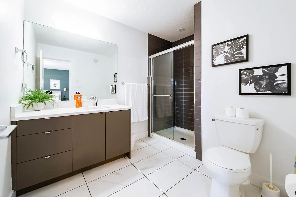 5Br-Luxury Retreat-Hot Tub-King Bed-Rogers Place-Dt Edmonton Apartment