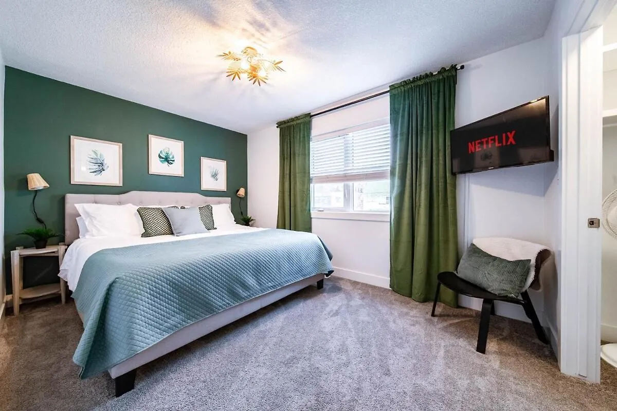 5Br-Luxury Retreat-Hot Tub-King Bed-Rogers Place-Dt Edmonton Canada